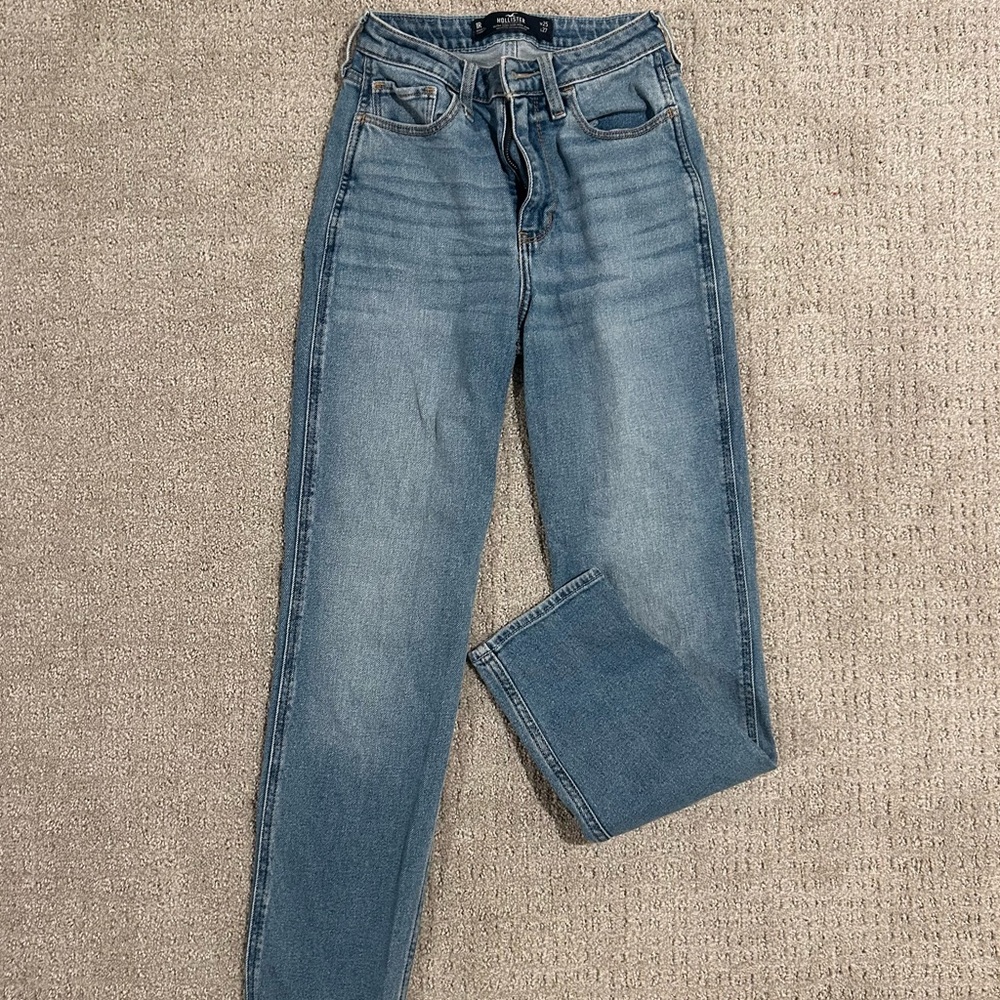W25 L27 1R Hollister Straight Legged Blue Jeans